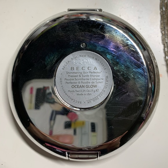 Becca limited edition “ocean glow” highlighter - Picture 5 of 6